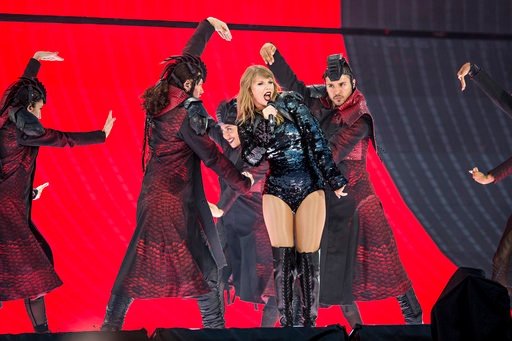 Taylor Swift — June 30 - Louisville, Kentucky — photo 31