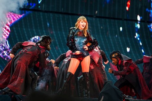 Taylor Swift — June 30 - Louisville, Kentucky — photo 33