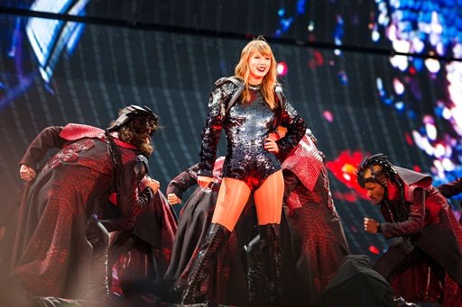 Taylor Swift — June 30 - Louisville, Kentucky — photo 35