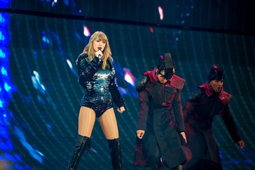Taylor Swift — June 30 - Louisville, Kentucky — photo 37