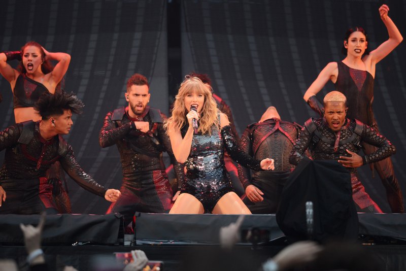 Taylor Swift — June 8 -  Manchester, United Kingdom — photo 2