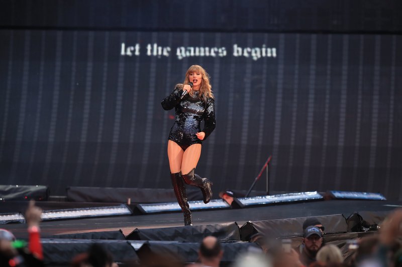 Taylor Swift — June 8 -  Manchester, United Kingdom — photo 11