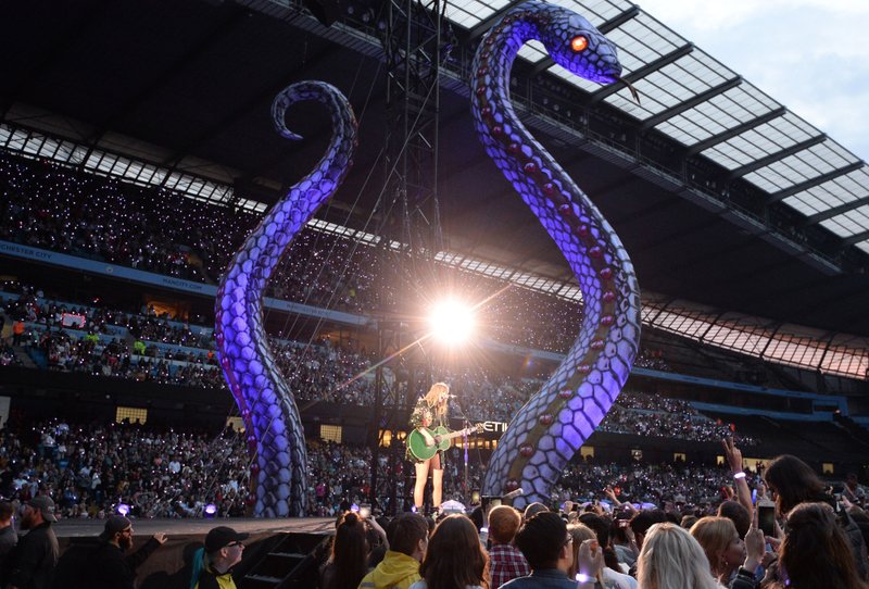 Taylor Swift — June 8 -  Manchester, United Kingdom — photo 12