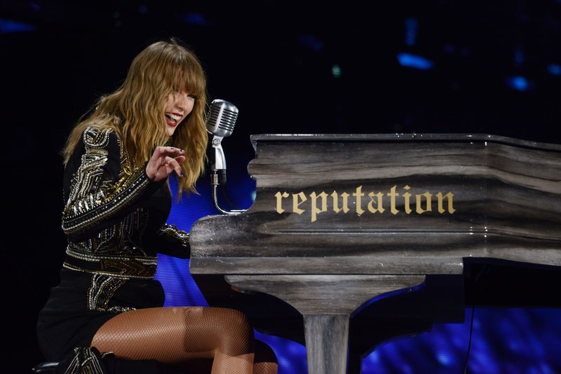 Taylor Swift — June 8 -  Manchester, United Kingdom — photo 15