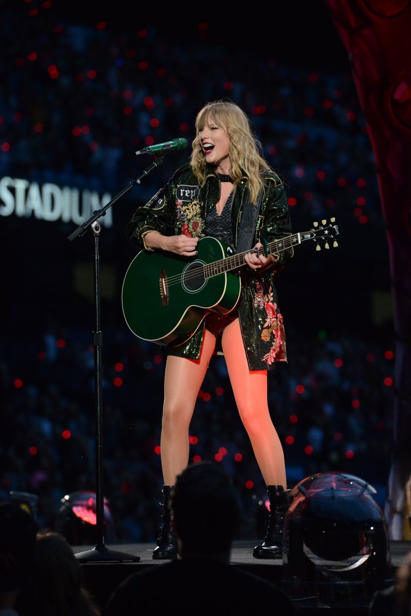Taylor Swift — June 8 -  Manchester, United Kingdom — photo 17