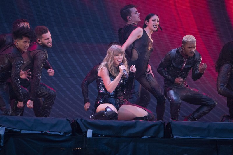 Taylor Swift — June 8 -  Manchester, United Kingdom — photo 28