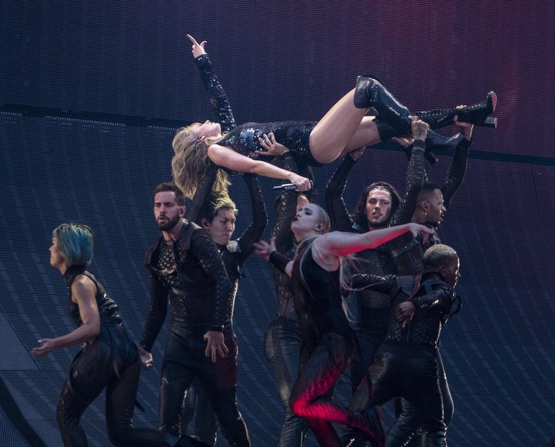 Taylor Swift — June 8 -  Manchester, United Kingdom — photo 29