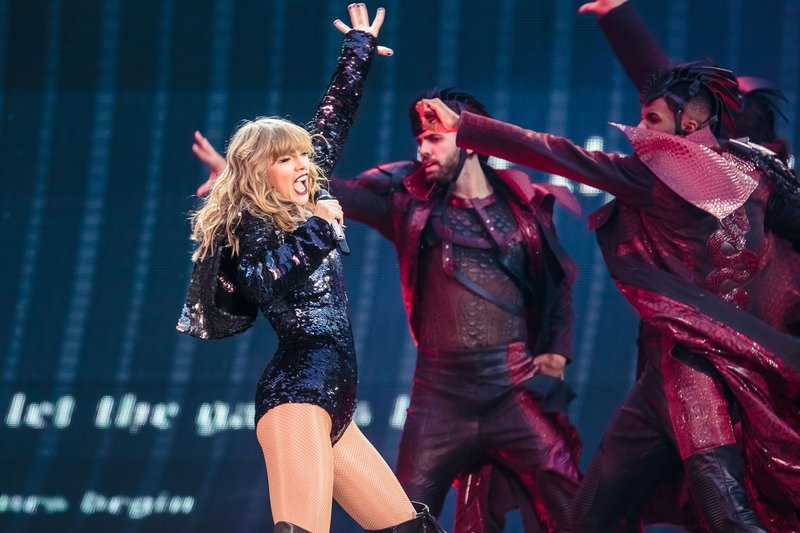 Taylor Swift — June 8 -  Manchester, United Kingdom — photo 35