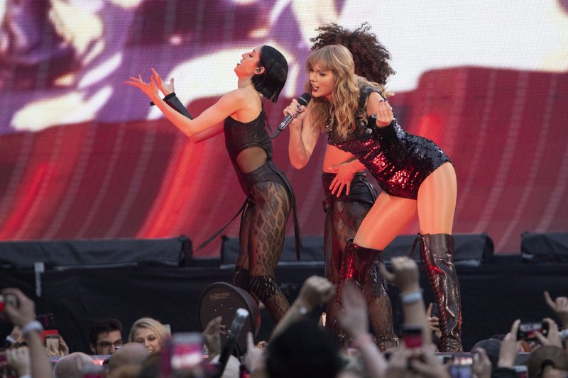 Taylor Swift — June 8 -  Manchester, United Kingdom — photo 36