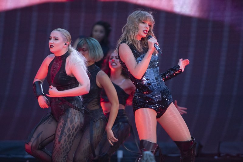 Taylor Swift — June 8 -  Manchester, United Kingdom — photo 37