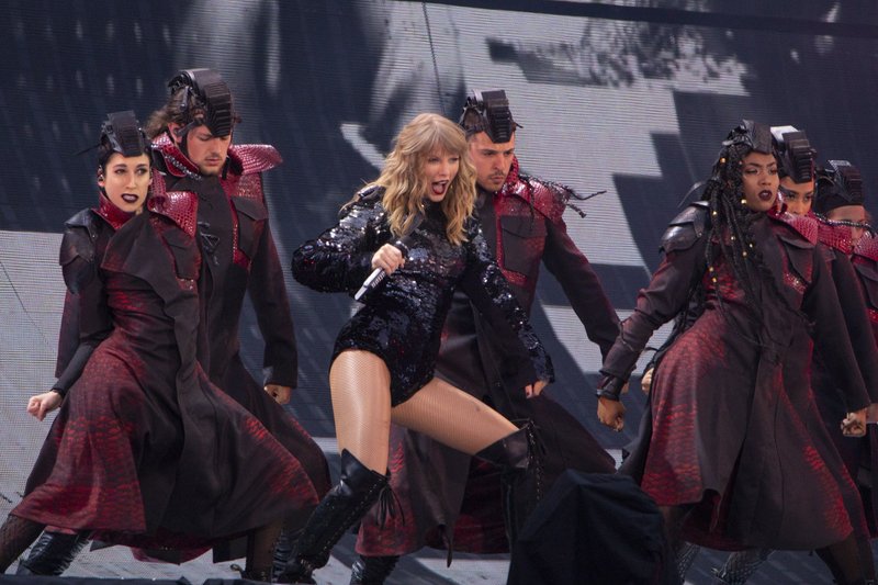 Taylor Swift — June 8 -  Manchester, United Kingdom — photo 38
