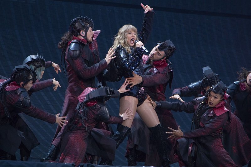 Taylor Swift — June 8 -  Manchester, United Kingdom — photo 62