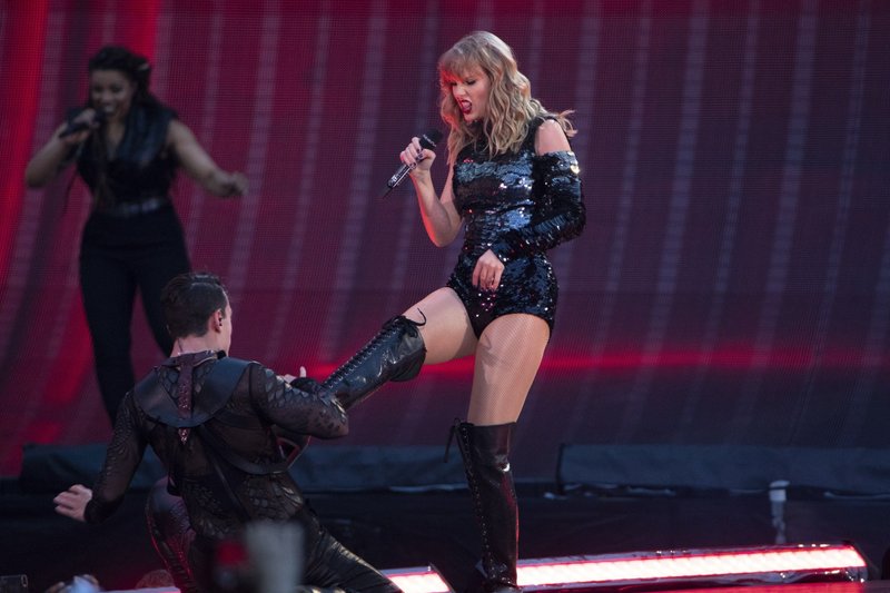 Taylor Swift — June 8 -  Manchester, United Kingdom — photo 67
