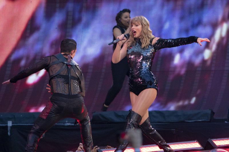 Taylor Swift — June 8 -  Manchester, United Kingdom — photo 70