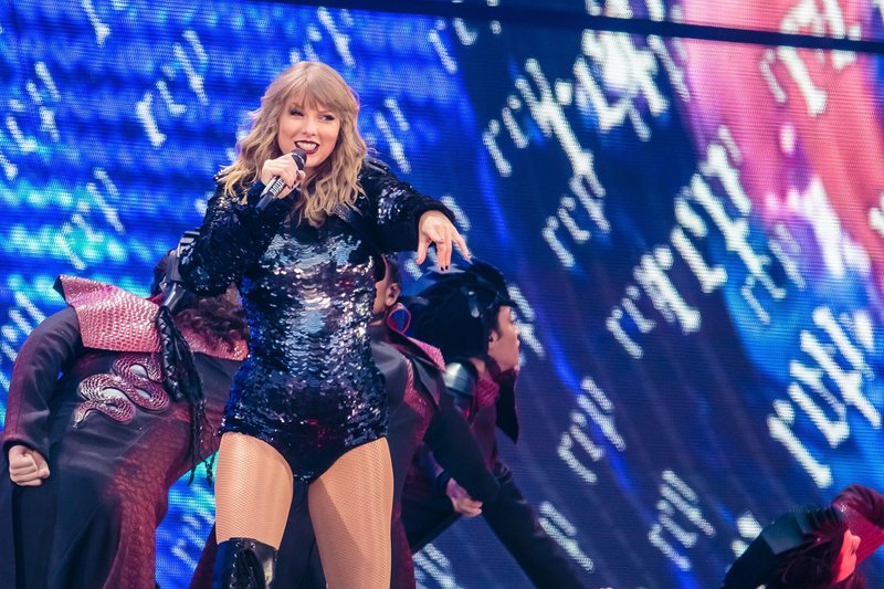 Taylor Swift — June 8 -  Manchester, United Kingdom — photo 79
