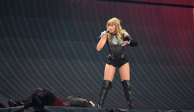 Taylor Swift — June 8 -  Manchester, United Kingdom — photo 91