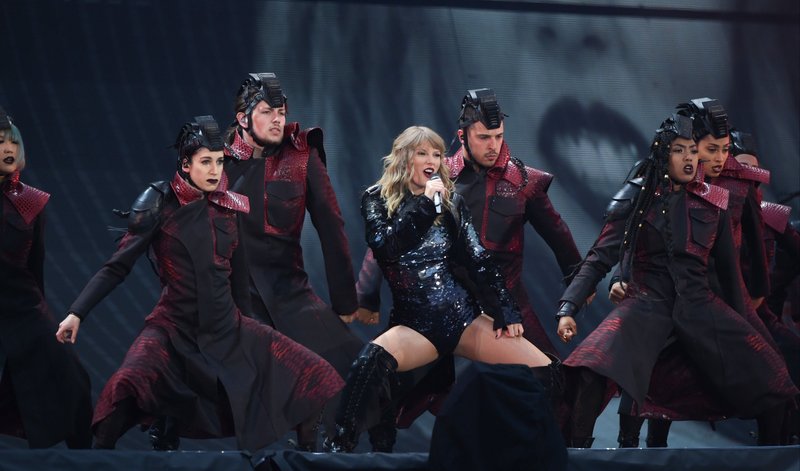 Taylor Swift — June 8 -  Manchester, United Kingdom — photo 112