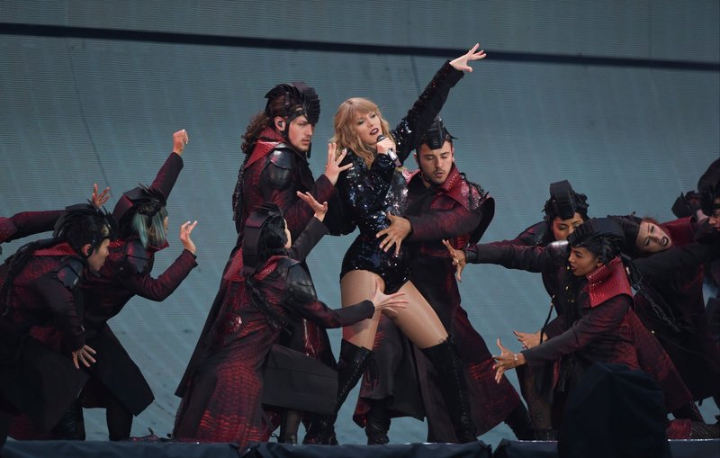 Taylor Swift — June 8 -  Manchester, United Kingdom — photo 113