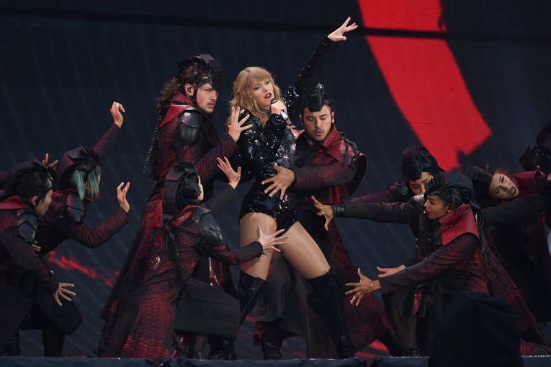 Taylor Swift — June 8 -  Manchester, United Kingdom — photo 114
