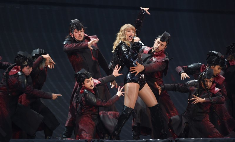 Taylor Swift — June 8 -  Manchester, United Kingdom — photo 117