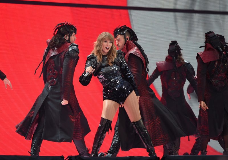 Taylor Swift — June 8 -  Manchester, United Kingdom — photo 118
