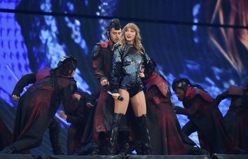 Taylor Swift — June 8 -  Manchester, United Kingdom — photo 125