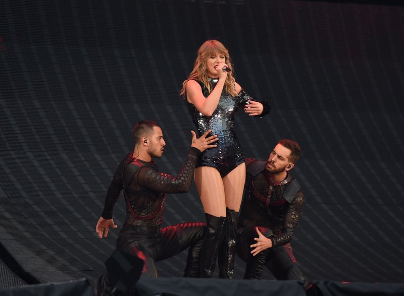 Taylor Swift — June 8 -  Manchester, United Kingdom — photo 127