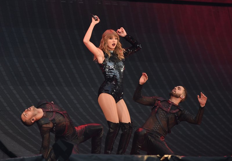 Taylor Swift — June 8 -  Manchester, United Kingdom — photo 131
