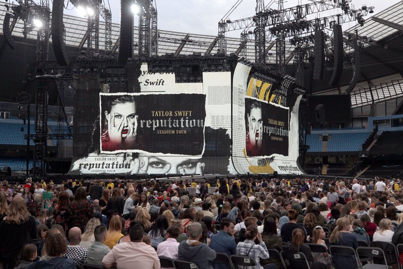 Taylor Swift — June 8 -  Manchester, United Kingdom — photo 149