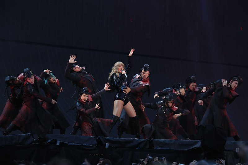Taylor Swift — June 8 -  Manchester, United Kingdom — photo 156