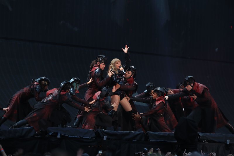 Taylor Swift — June 8 -  Manchester, United Kingdom — photo 157