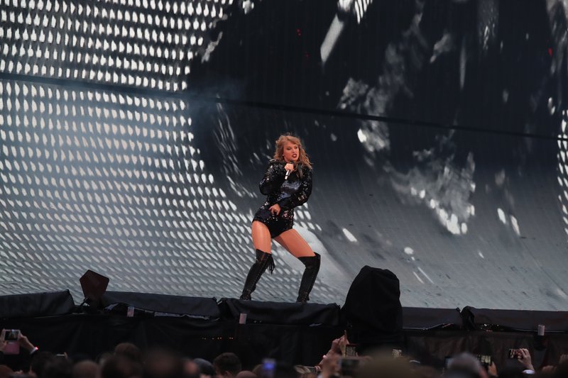 Taylor Swift — June 8 -  Manchester, United Kingdom — photo 159