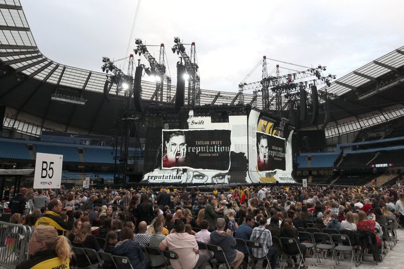 Taylor Swift — June 8 -  Manchester, United Kingdom — photo 175