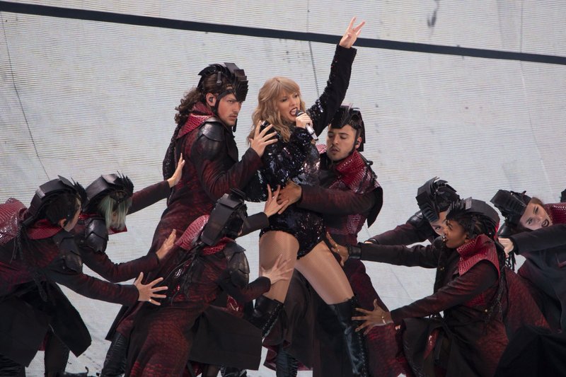 Taylor Swift — June 8 -  Manchester, United Kingdom — photo 195