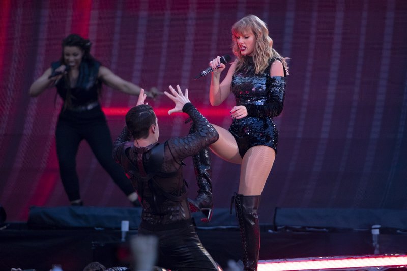Taylor Swift — June 8 -  Manchester, United Kingdom — photo 198