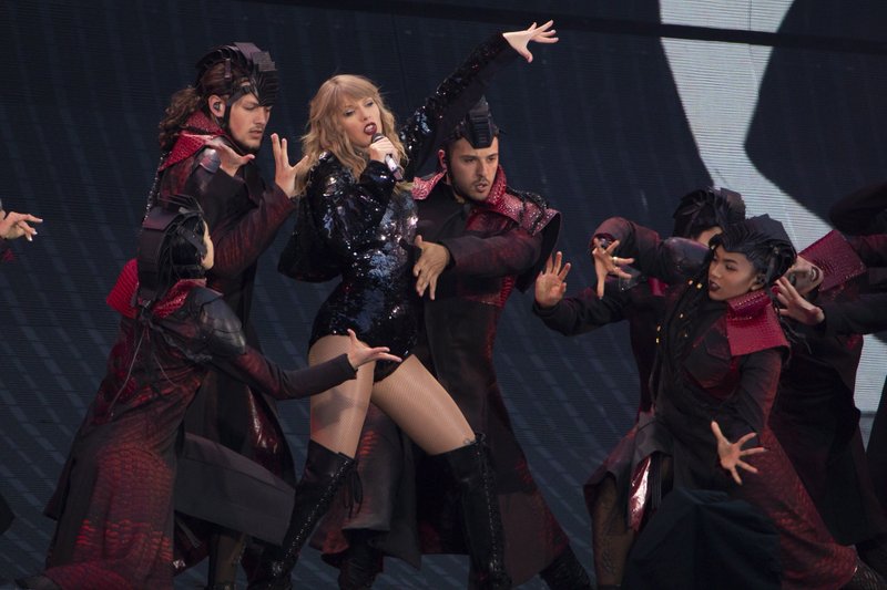 Taylor Swift — June 8 -  Manchester, United Kingdom — photo 208