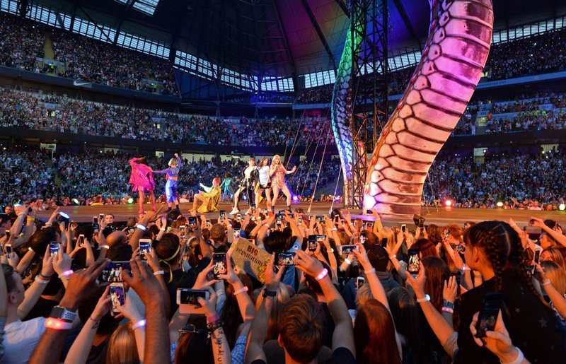 Taylor Swift — June 9 -  Manchester, United Kingdom — photo 15