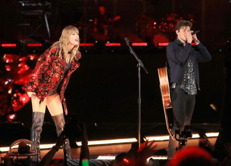 Taylor Swift — May 18 - Pasadena, California — photo 13
