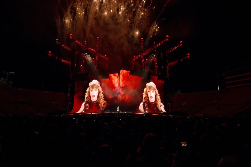 Taylor Swift — May 18 - Pasadena, California — photo 25