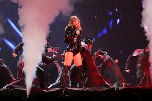 Taylor Swift — May 18 - Pasadena, California — photo 79