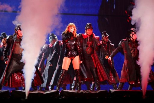 Taylor Swift — May 18 - Pasadena, California — photo 80