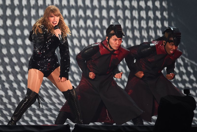 Taylor Swift — May 18 - Pasadena, California — photo 86