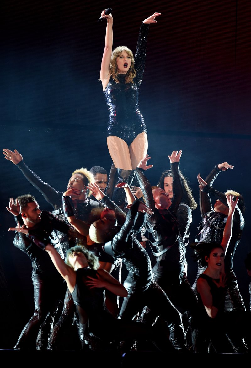Taylor Swift — May 18 - Pasadena, California — photo 92