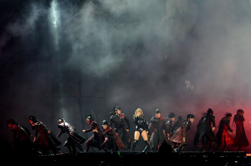 Taylor Swift — May 18 - Pasadena, California — photo 100