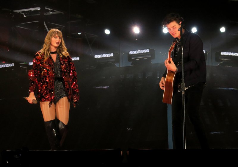 Taylor Swift — May 18 - Pasadena, California — photo 124