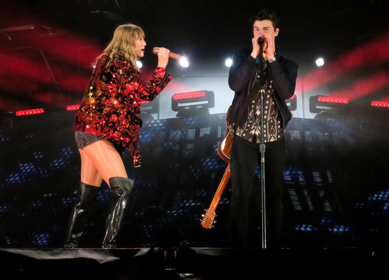 Taylor Swift — May 18 - Pasadena, California — photo 128