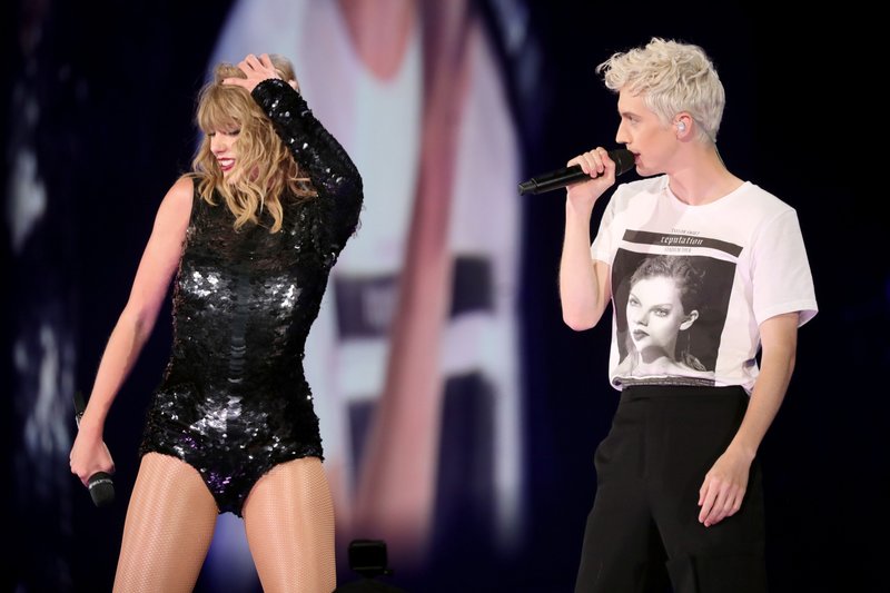 Taylor Swift — May 19 - Pasadena, California — photo 7