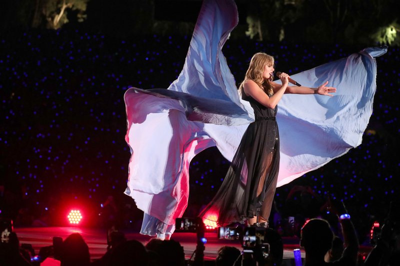 Taylor Swift — May 19 - Pasadena, California — photo 19