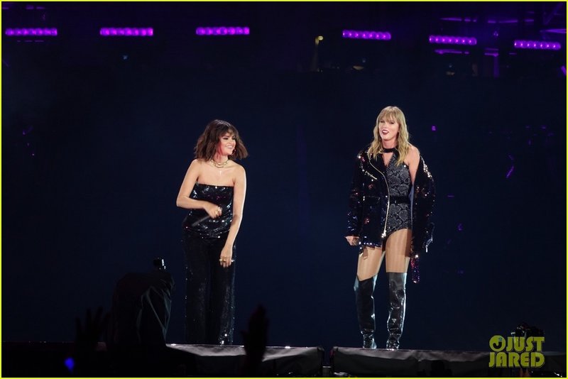 Taylor Swift — May 19 - Pasadena, California — photo 26