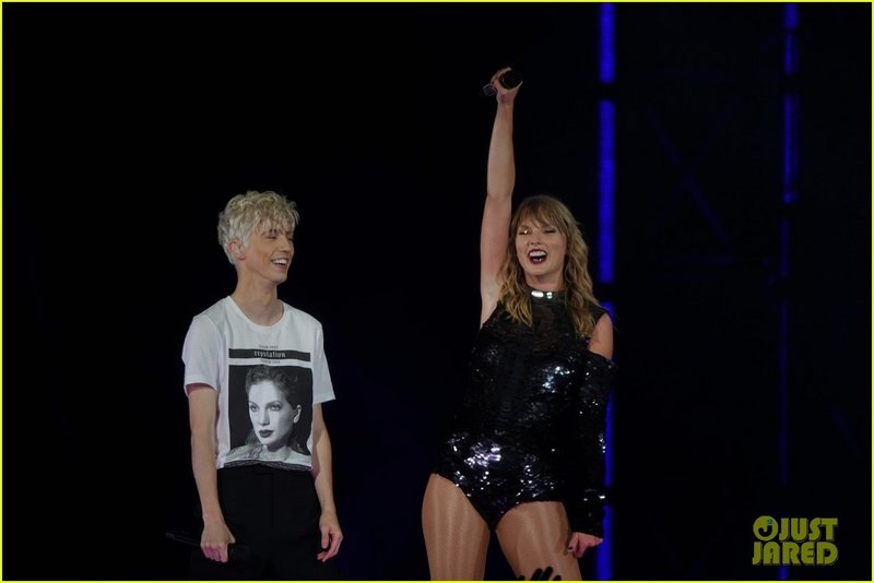 Taylor Swift — May 19 - Pasadena, California — photo 41